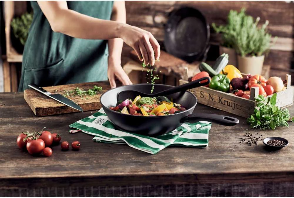 Indukcinė „Ballarini Avola“ kepsninė (wok) – 30 cm