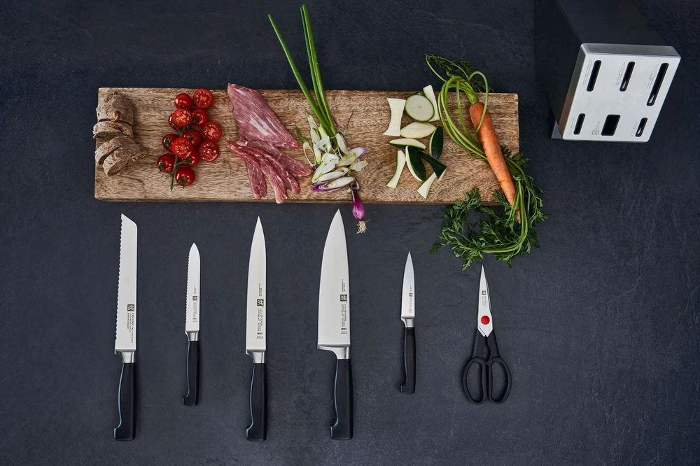 ZWILLING FOUR STAR 7 dalių tamsaus uosinio peilių rinkinys su KIS technologija