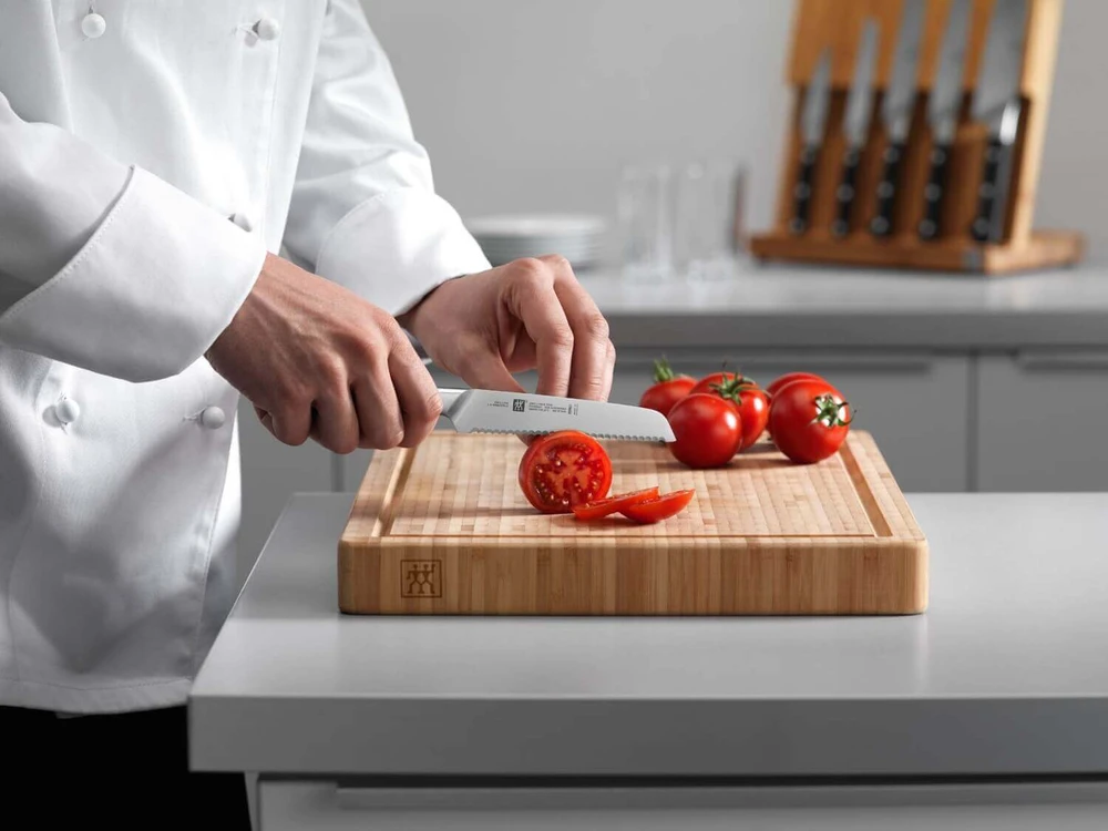ZWILLING PRO Naudingas peilis su dantimis 15,1 13 cm