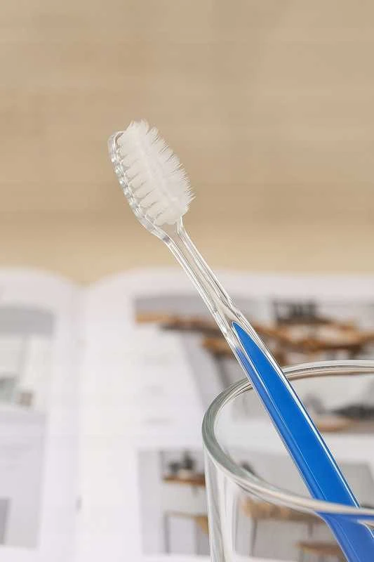 Dantų šepetėlis 100 vienkartinių šepetėlių – skirti vaikų dantų valymui ir fluorizavimui