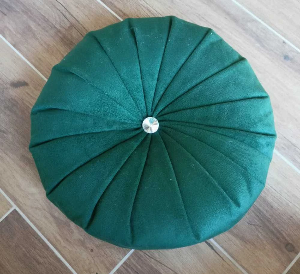 Apvali dekoratyvinė pagalvėlė iš pliušinio veliūro, raudona, 35 cm