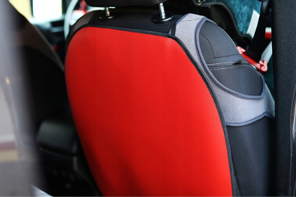 Automobilio sėdynės atlošo apsauga Pok-Ter, juoda