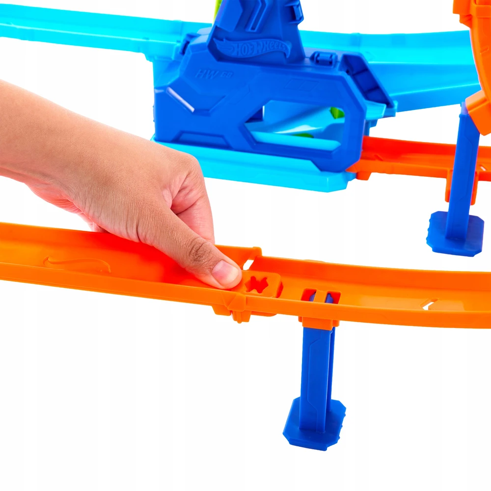 Automobilių trasa „Hot Wheels“ su automobiliuku