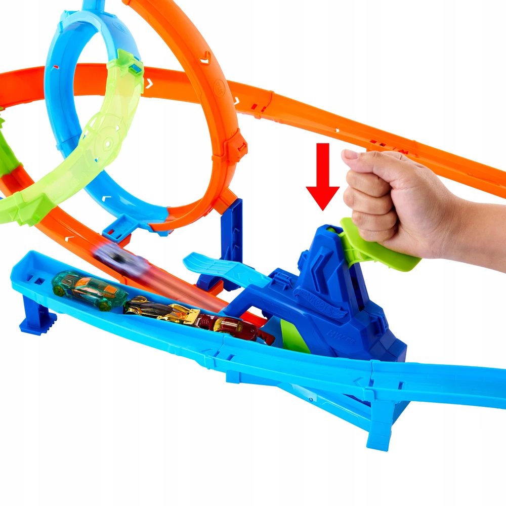Automobilių trasa „Hot Wheels“ su automobiliuku