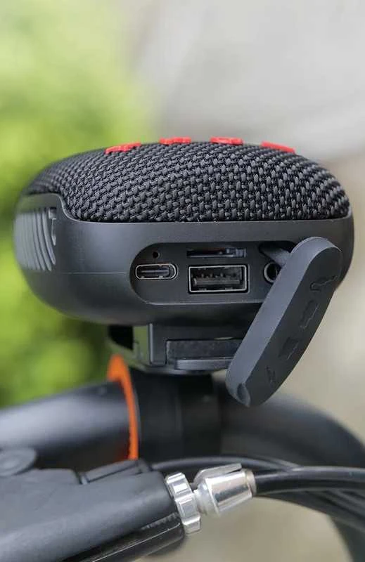 Belaidė „Bluetooth“ kolonėlė su laikikliu dviračiui, paspirtukui ar vežimėliui ir FM radiju