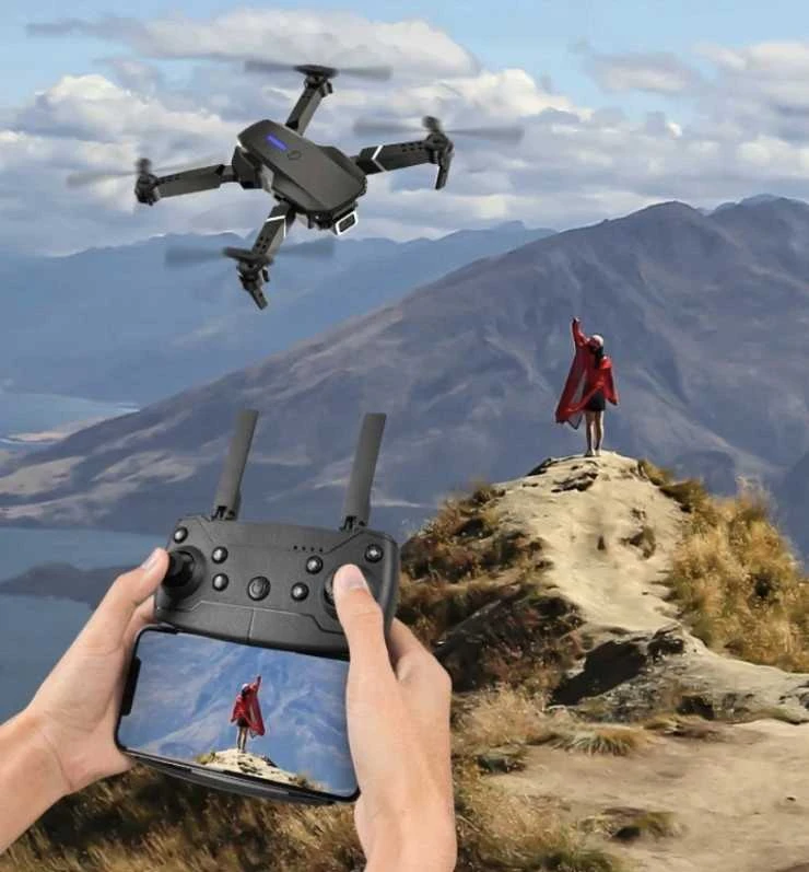 Dronas su 2 kameromis „E88 Pro“ – WiFi, valdomas pulteliu, su dėklu
