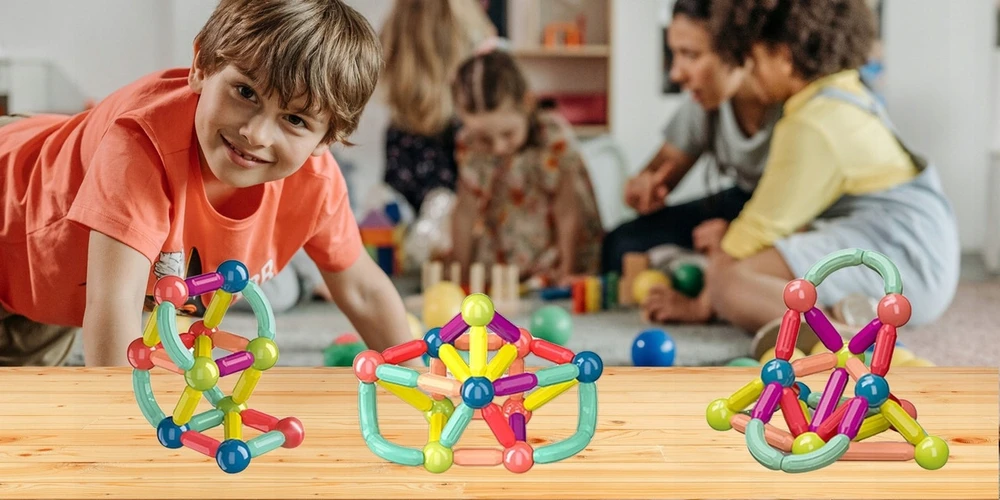 Edukacinis magnetinių kaladėlių rinkinys vaikams, 66 vnt.
