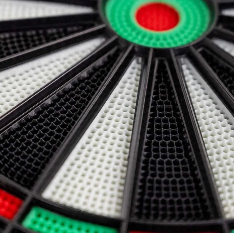 Elektroninis dartų skydas su 12 smiginių – puiki dovanos idėja