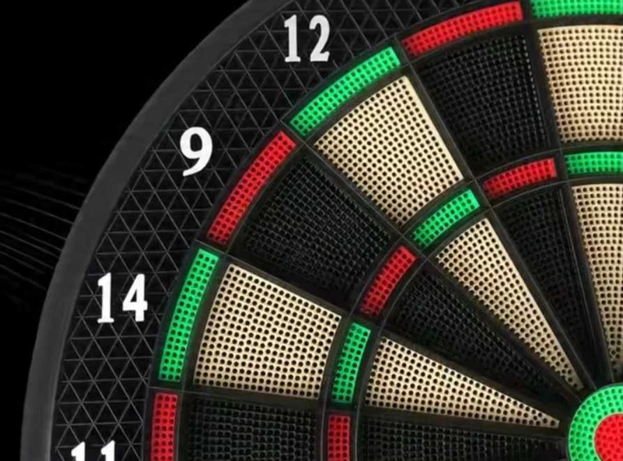 Elektroninis dartų skydas su 12 smiginių – puiki dovanos idėja
