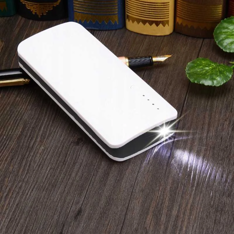 Kompaktiškas powerbankas 20000 mAh – 3×USB, žibintuvėlis, galingas ir universalus