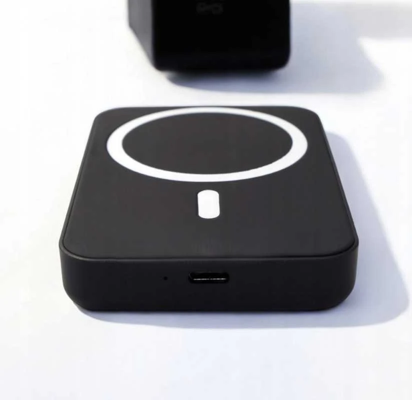 Magnetinis belaidis powerbankas 5000 mAh – mini, juodas, iPhone su MagSafe