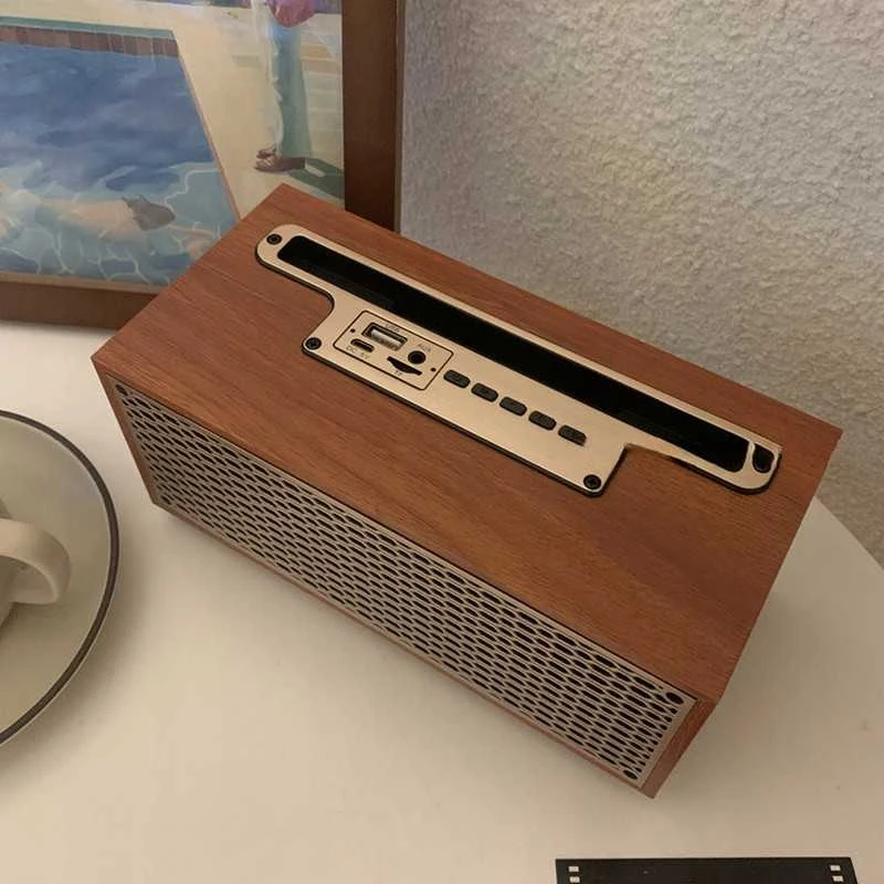 Medinė retro stiliaus „Bluetooth“ kolonėlė su radiju, 8 W galia ir bosu