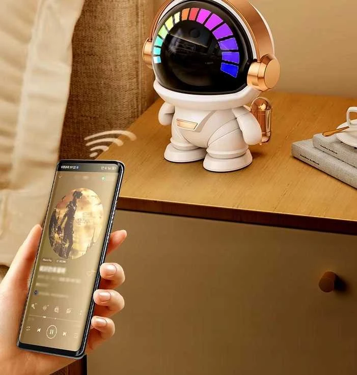 Mini išmanioji „Bluetooth“ kolonėlė su RGB LED apšvietimu „Astronaut“