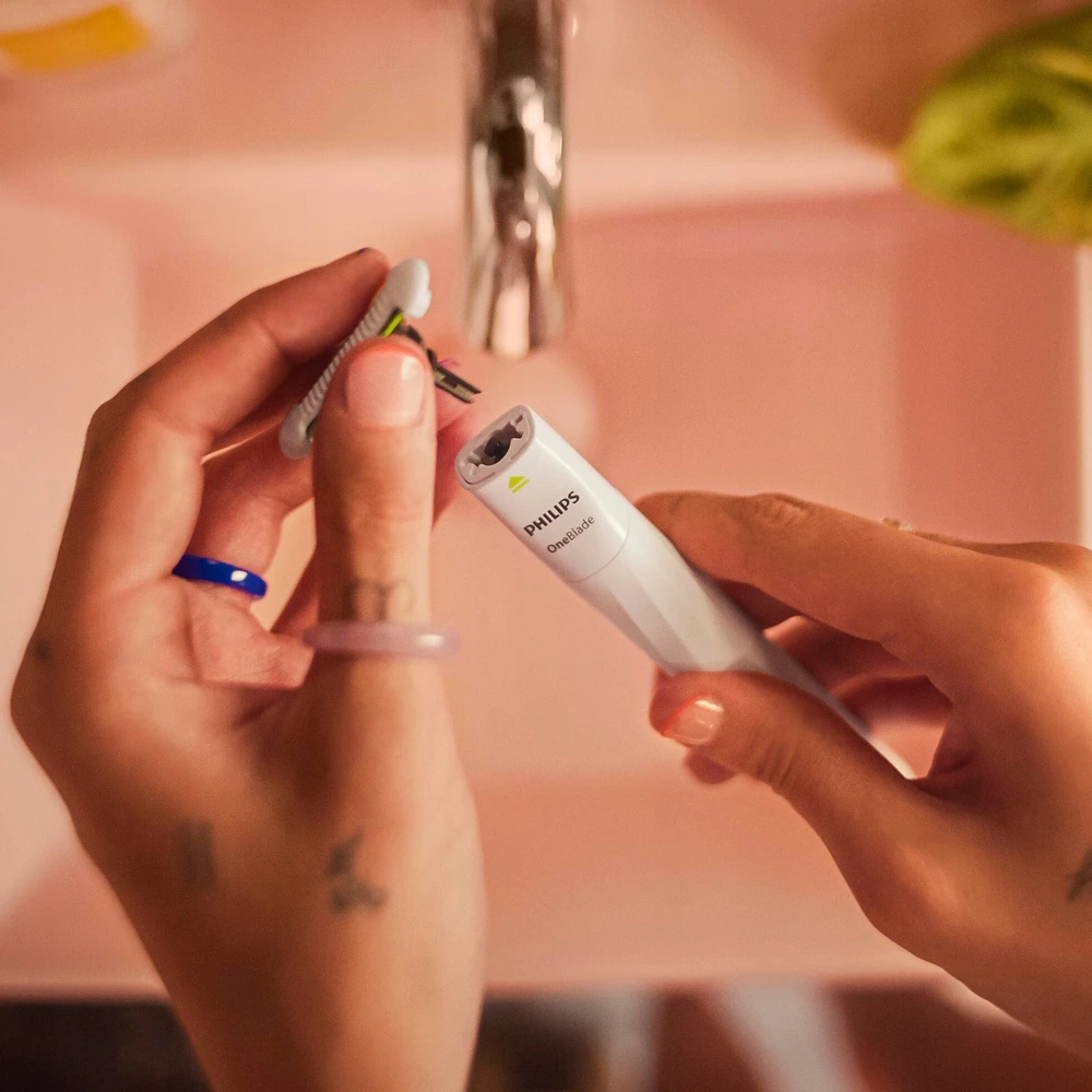 Barzdaskutė Moteriškas skustuvas Philips OneBlade Intimate, 2 peiliukai