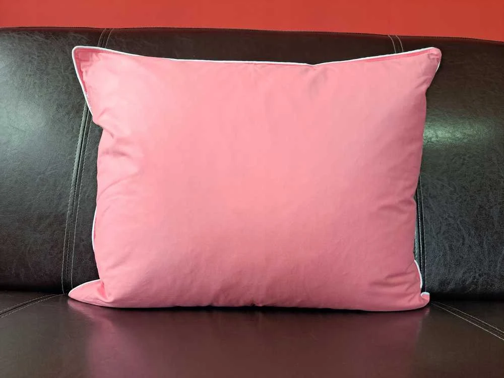 Natūrali pūkų–plunksnų pagalvė 70×80 cm, rožinė arba kreminė