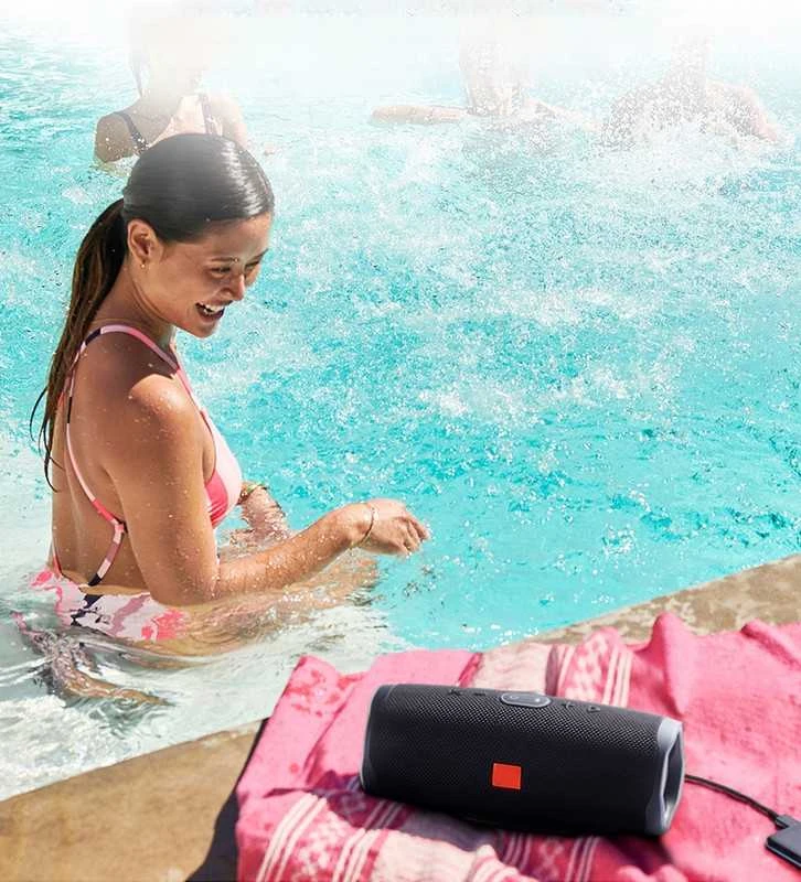 Nešiojama belaidė „Bluetooth“ kolonėlė su FM radiju, atspari vandeniui