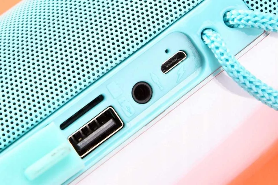 Nešiojama belaidė „Bluetooth“ kolonėlė T&G TG-157 su LED apšvietimu, žalia