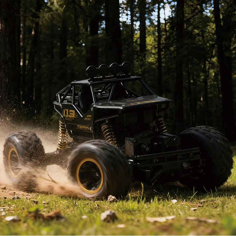Nuotoliniu būdu valdomas metalinis RC visureigis „Monster Truck“ 4 × 4