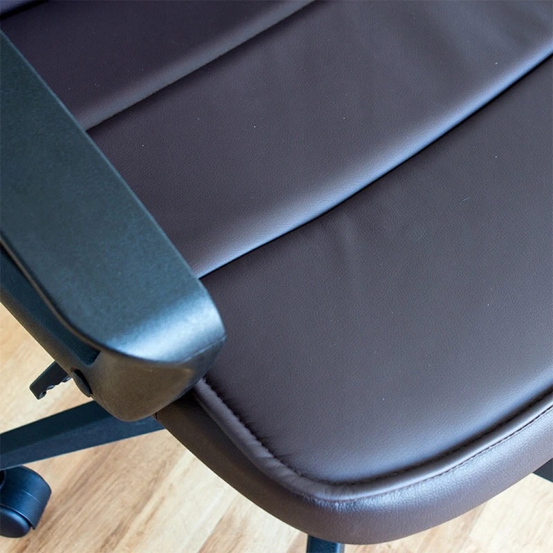 Pasukama biuro kėdė COMFORTABLE 228 iš eko odos