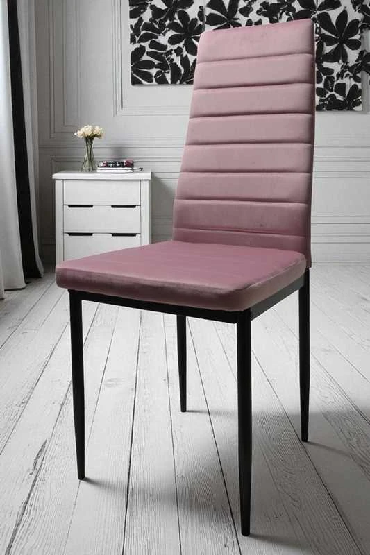 Pudros rožinė veliūrinė kėdė – elegancija ir komfortas moderniam interjerui
