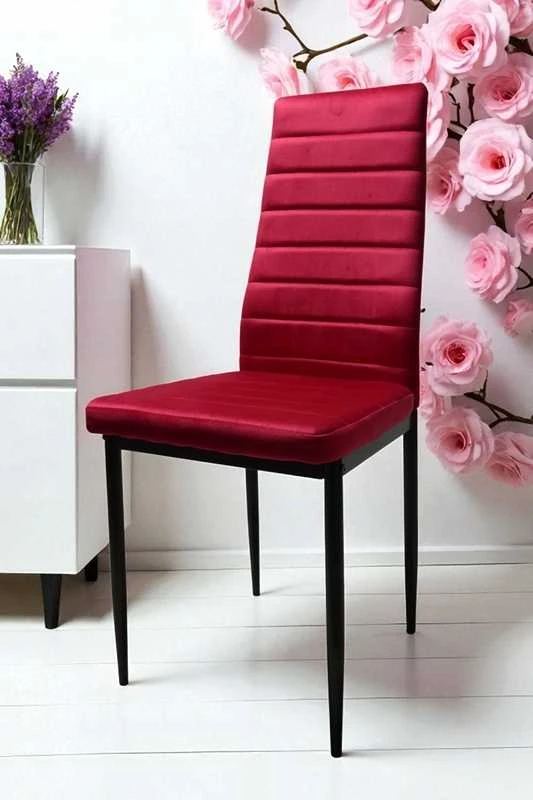 Rožinė-raudona veliūrinė kėdė – elegancija ir komfortas moderniam interjerui