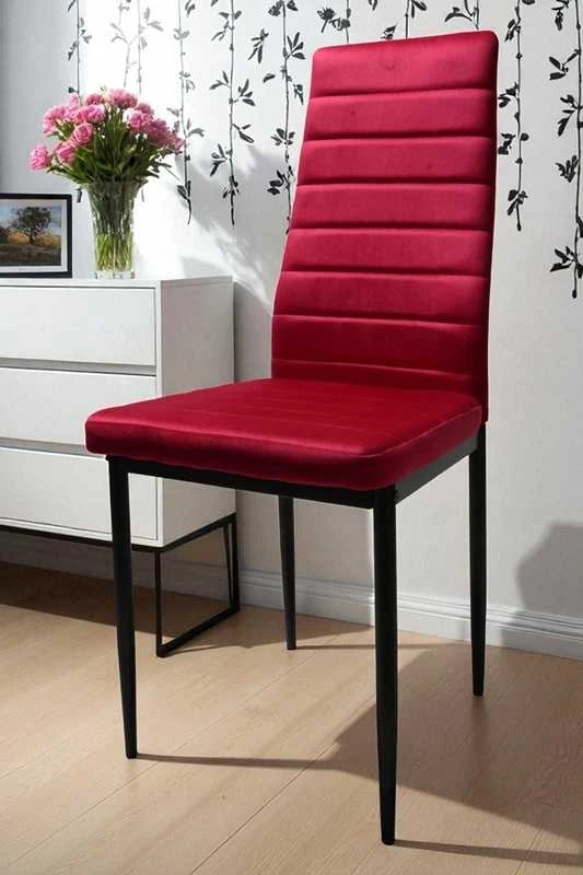 Rožinė-raudona veliūrinė kėdė – elegancija ir komfortas moderniam interjerui