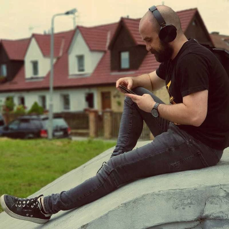 Sulankstomos Ant ausų uždedamos belaidės ausinės su MP3, radiju ir Bluetooth