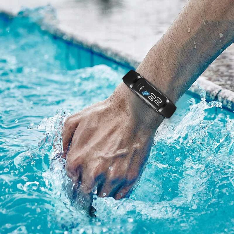 TUTT Yoko Smart Watch: AMOLED ekranas, du dirželiai – gali keisti stilių pagal progą, tinka sportui ir kasdienai.