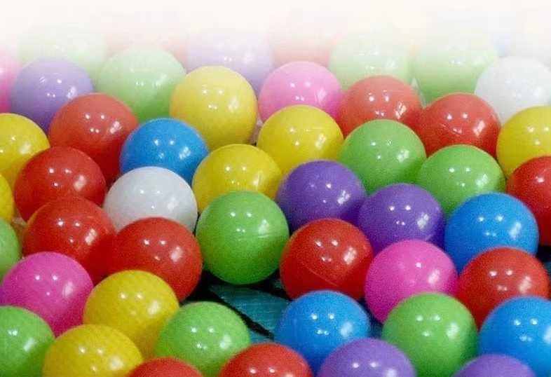 Vaikų maniežas su žaislais – 180×120 cm, su krepšinio lankais ir spalvotais kamuoliukais