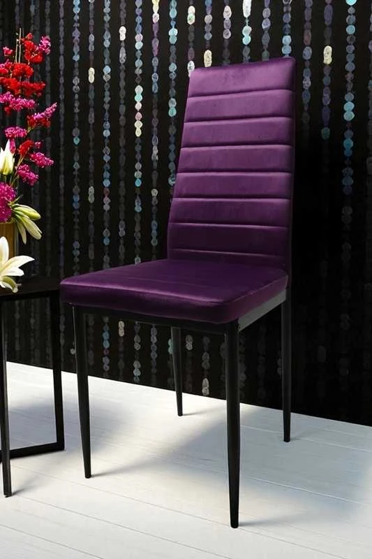 Violetinė veliūrinė kėdė – elegancija ir komfortas moderniai svetainei