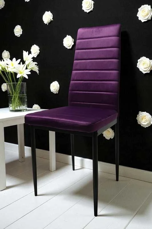 Violetinė veliūrinė kėdė – elegancija ir komfortas moderniai svetainei