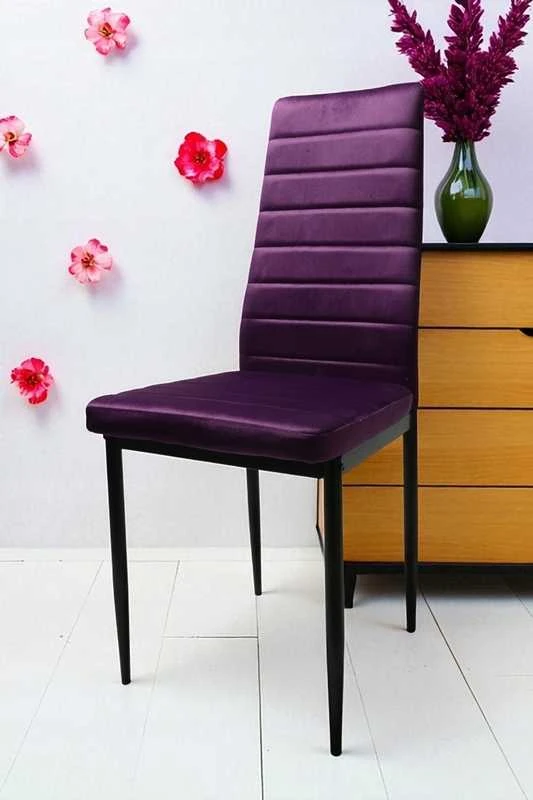 Violetinė veliūrinė kėdė – elegancija ir komfortas moderniai svetainei
