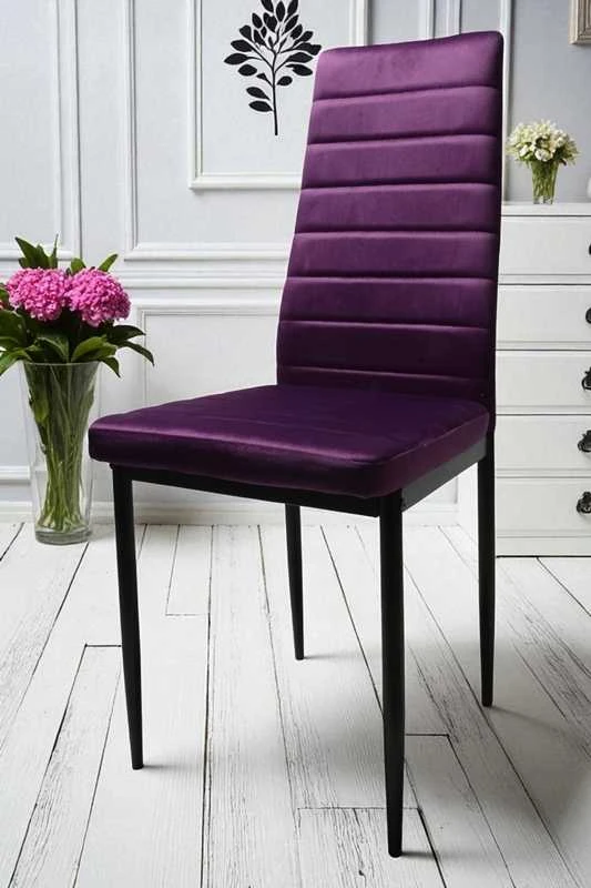 Violetinė veliūrinė kėdė – elegancija ir komfortas moderniai svetainei