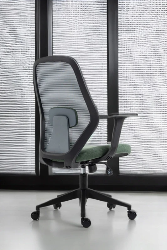 Žalia ergonominė biuro kėdė su tinkleliu