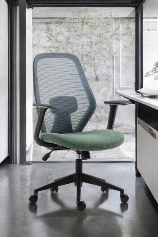 Žalia ergonominė biuro kėdė su tinkleliu