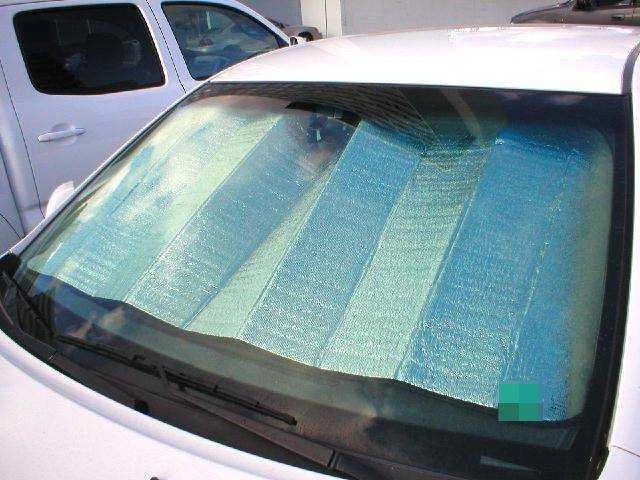 Automobilio stiklo apsauga nuo saulės
