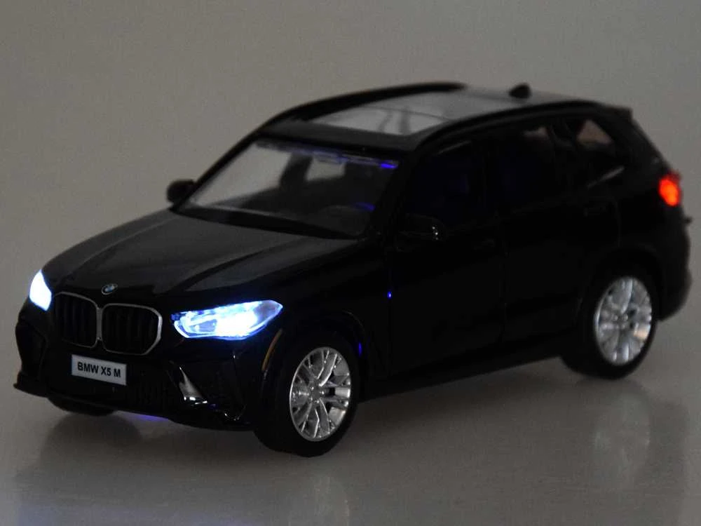 Automobilis BMW X5M su garso ir šviesos efektais, juodas