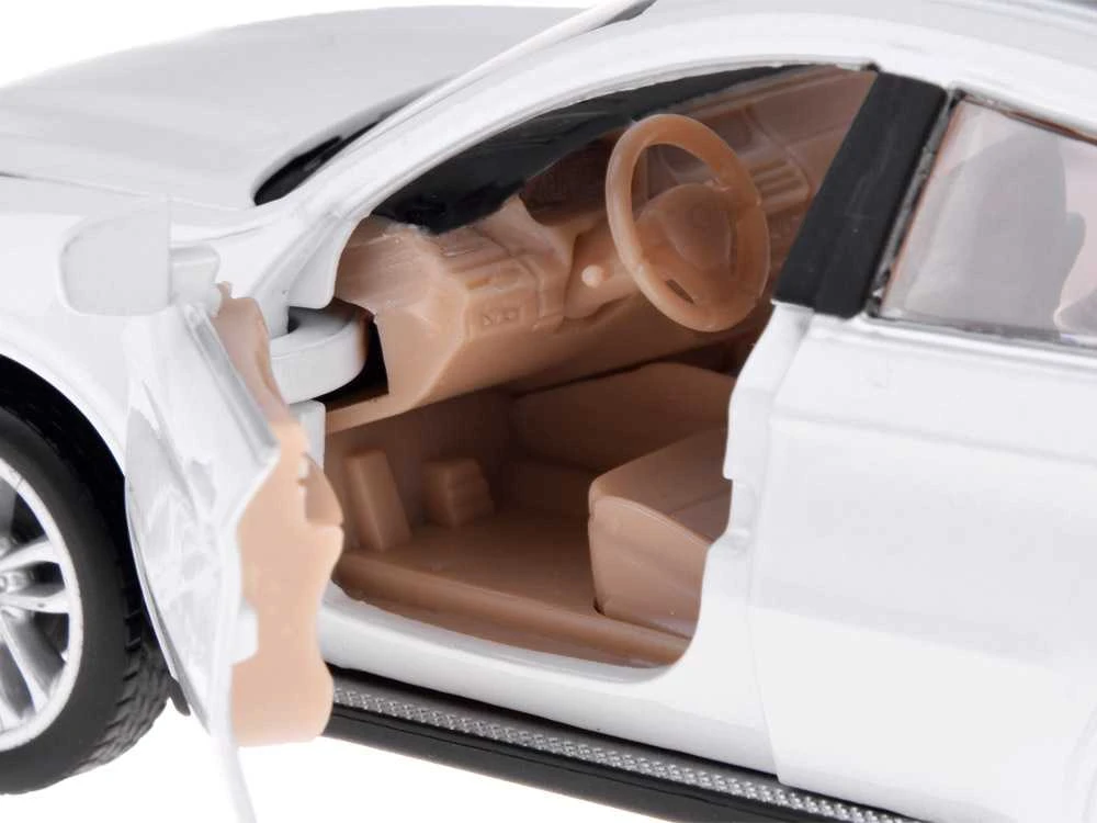Automobilis BMW X6 su garso ir šviesos efektais, baltas