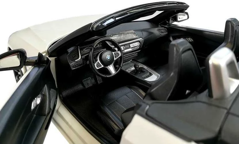 Automobilis BMW Z4 Roadster Rastar R/C su nuotolinio valdymo pultu, 1:14, baltas