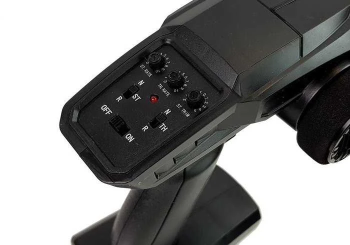 Automobilis su nuotolinio valdymo pultu, žalias