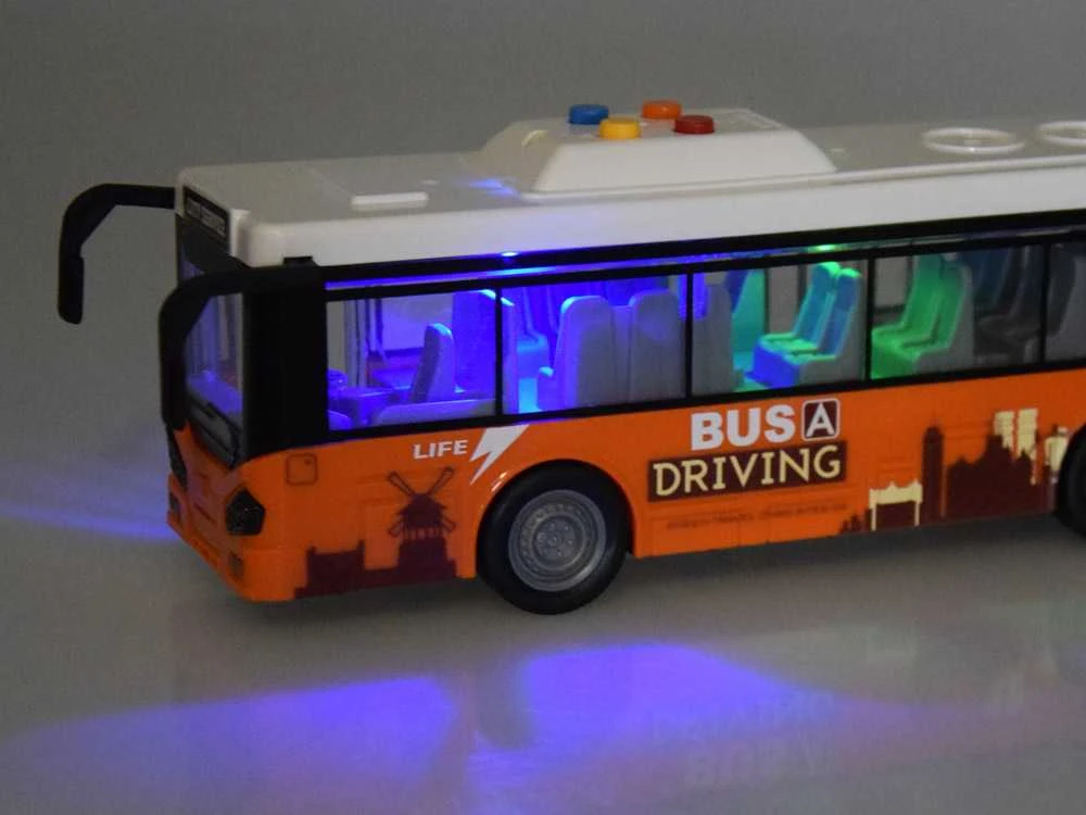 Didelis autobusas su garsais ir šviesomis, oranžinis