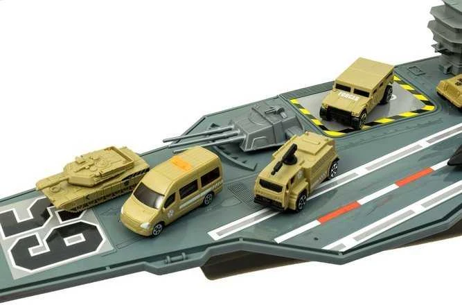 Didelis kariuomenės rinkinys su lėktuvais ir automobiliais