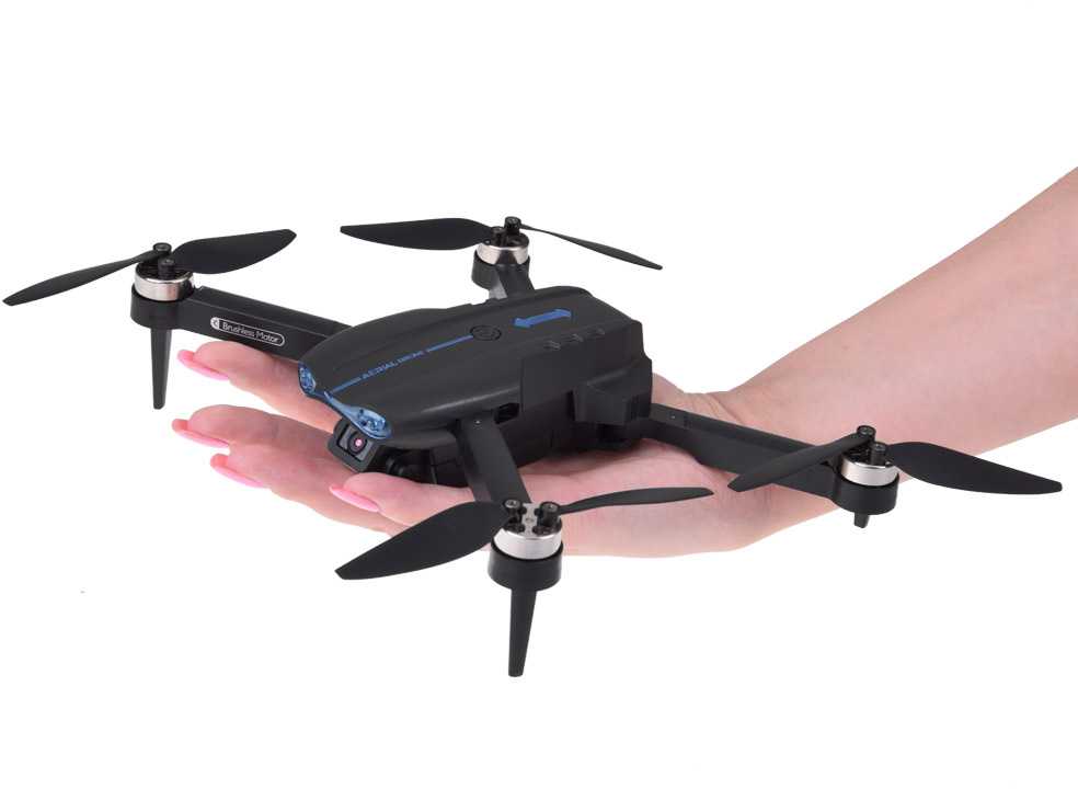 Dronas su nuotolinio valdymo pultu