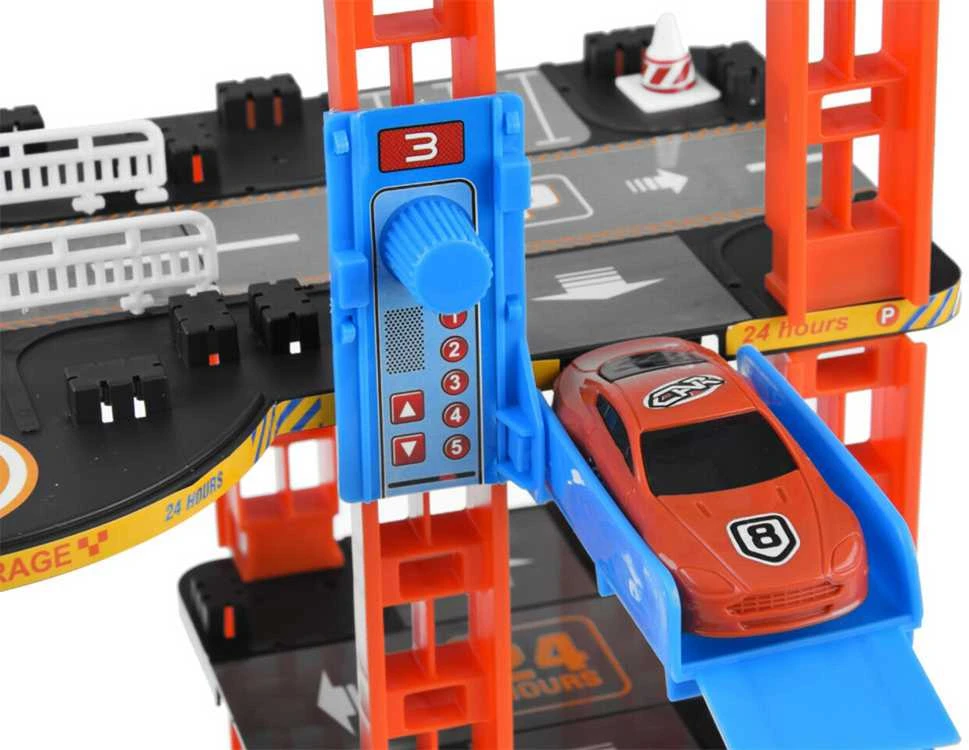 Dviejų aukštų automobilių stovėjimo aikštelė su liftu