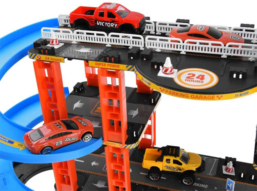 Dviejų aukštų automobilių stovėjimo aikštelė su liftu