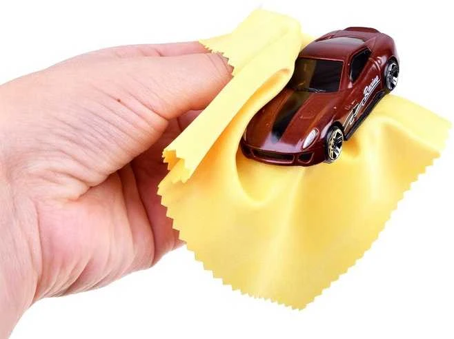 Dviejų aukštų plovykla su automobiliais