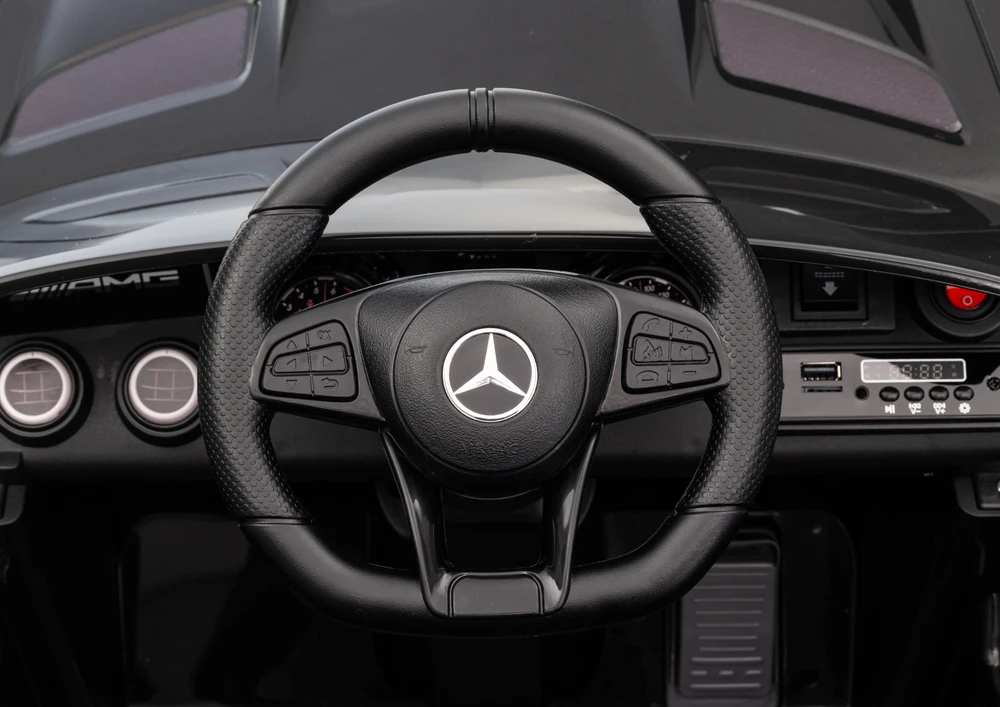 Elektromobilis vaikams Mercedes GTR, juodas