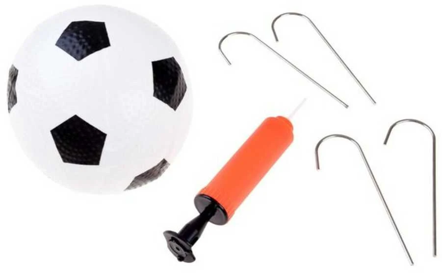 Futbolo vartai su kamuoliu