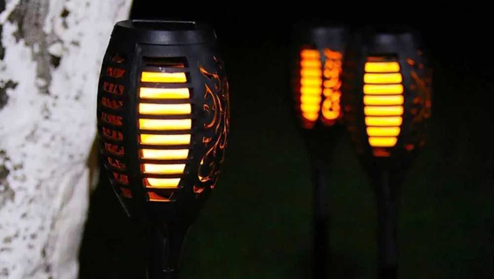 Įsmeigiamas soliarinis sodo šviestuvas Flame LED