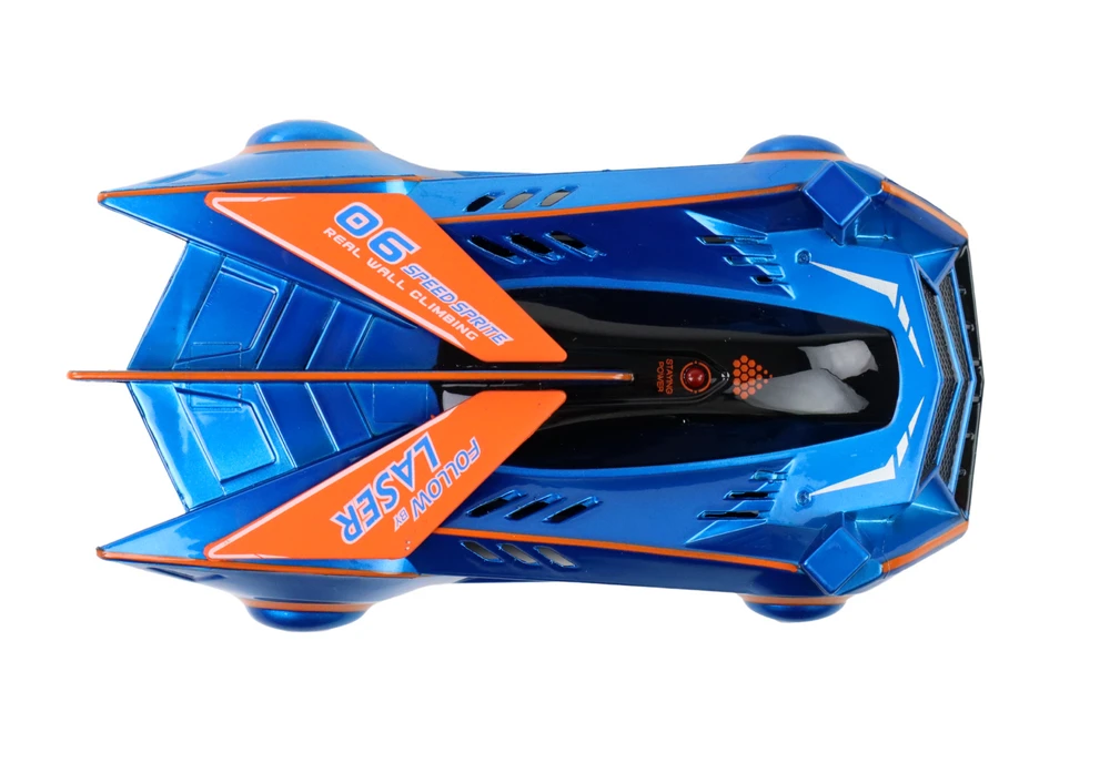Lazeriu valdomas sportinis automobilis